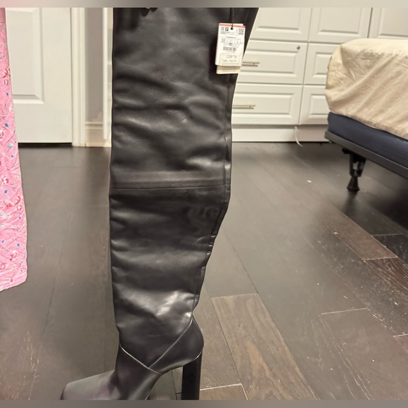 Black baggy leather boots. Zara size 38. - Picture 2 of 3